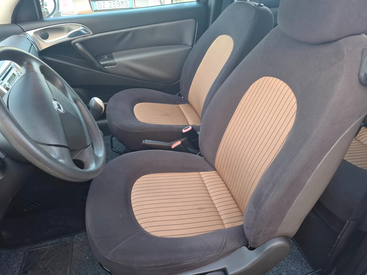 Lancia Ypsilon 1.3 MJT 75 CV Platino