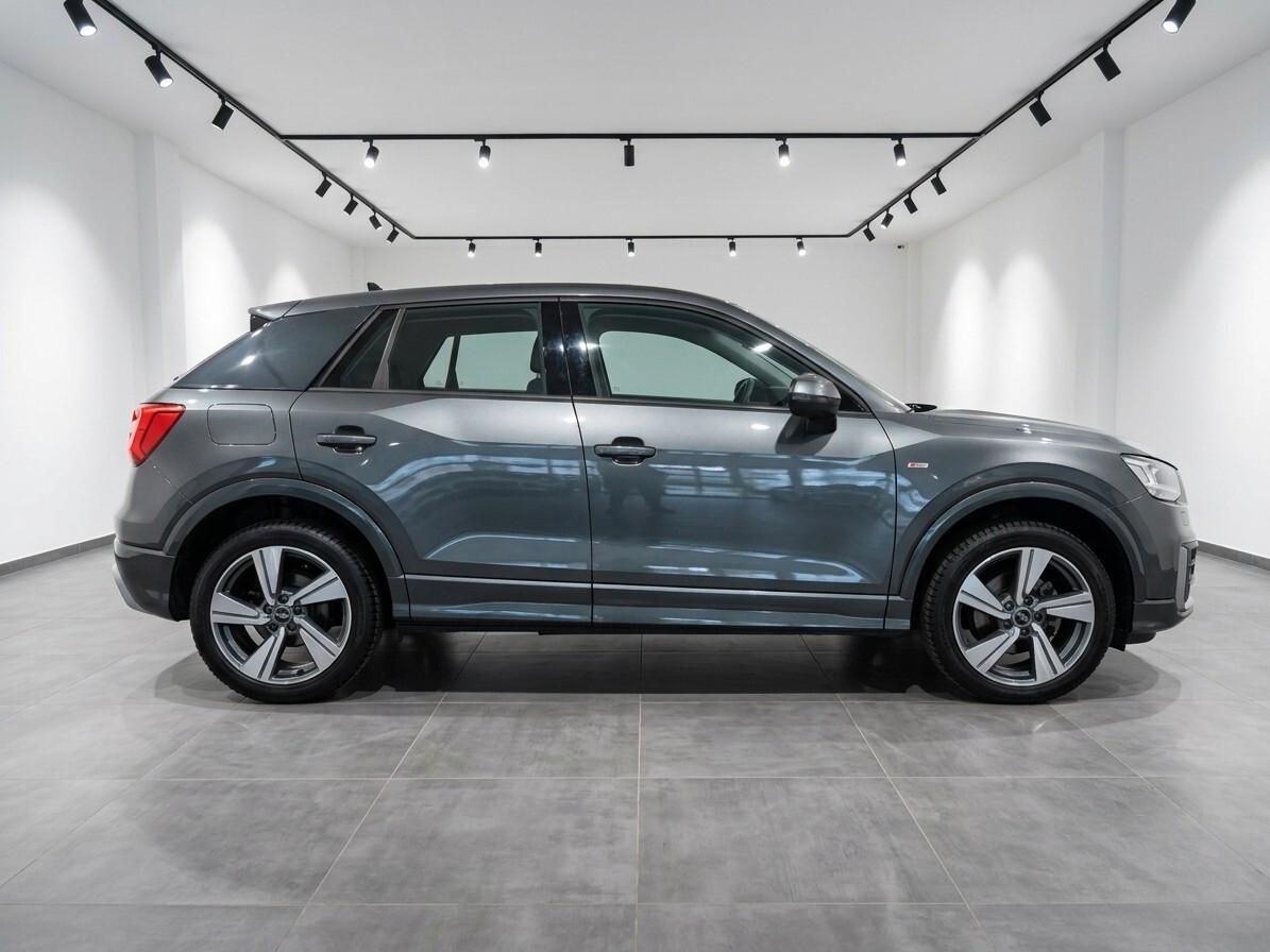 Audi Q2 30 TDI S tronic Identity Black