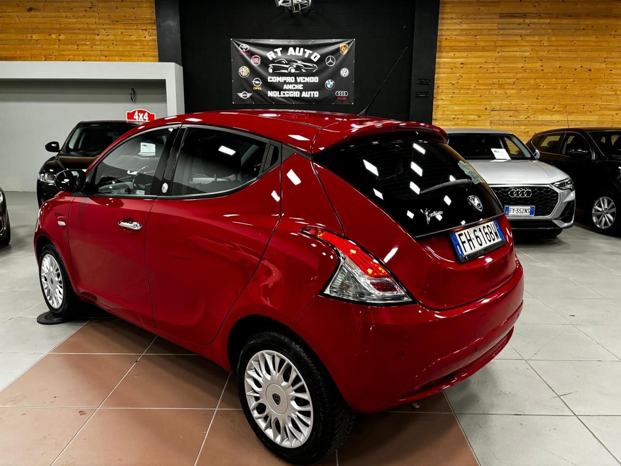 Lancia Ypsilon 1.2 69 CV 5 porte GPL Ecochic Silver