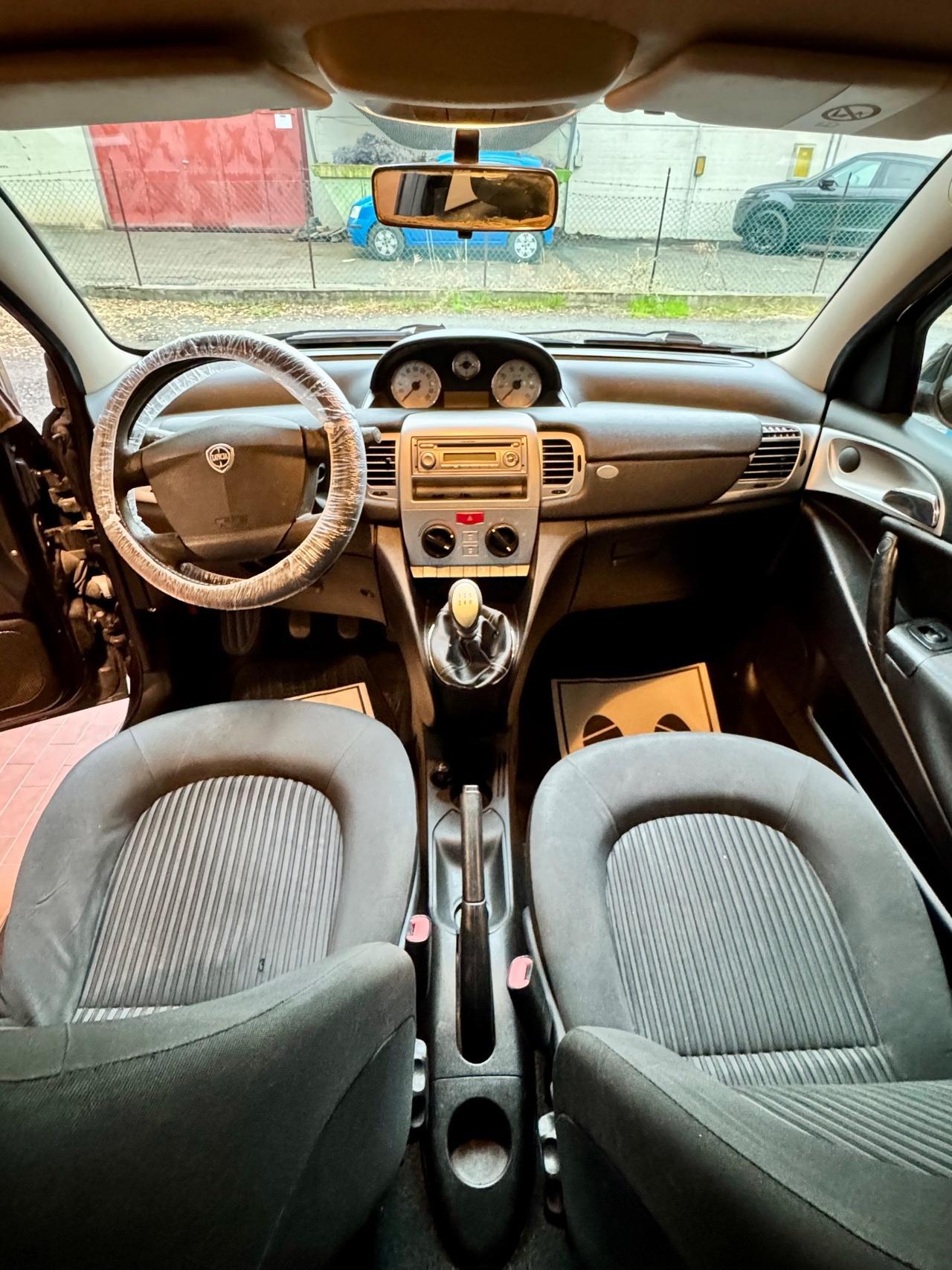 Lancia Ypsilon 1.2 69 CV Unyca