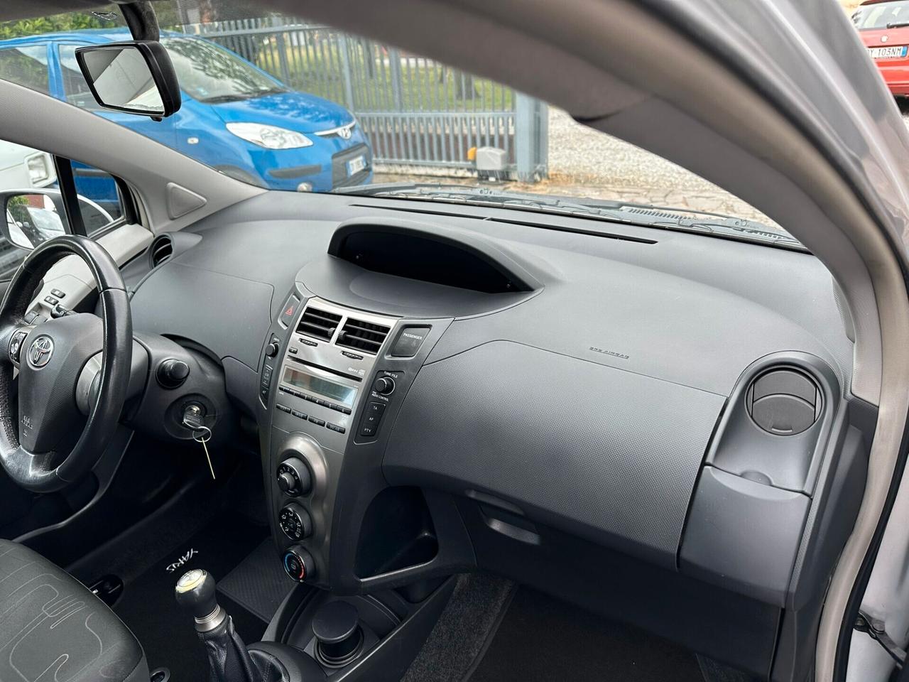 Toyota Yaris 1.0 5 porte Luxury pack