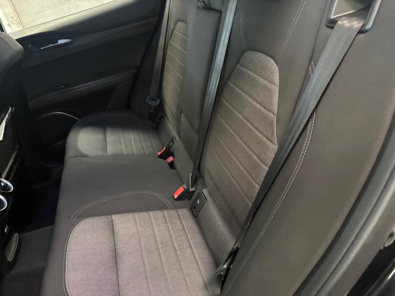 Alfa Romeo Stelvio 2.2 Turbodiesel 180 CV AT8 RWD Business