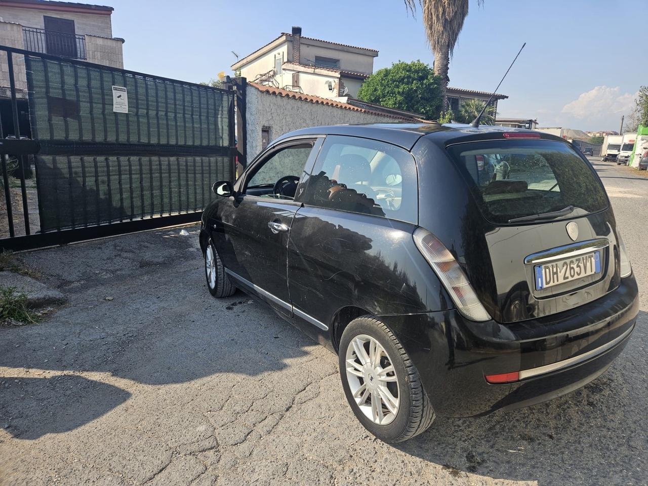 Lancia Ypsilon 1.3 MJT 75 CV Platino