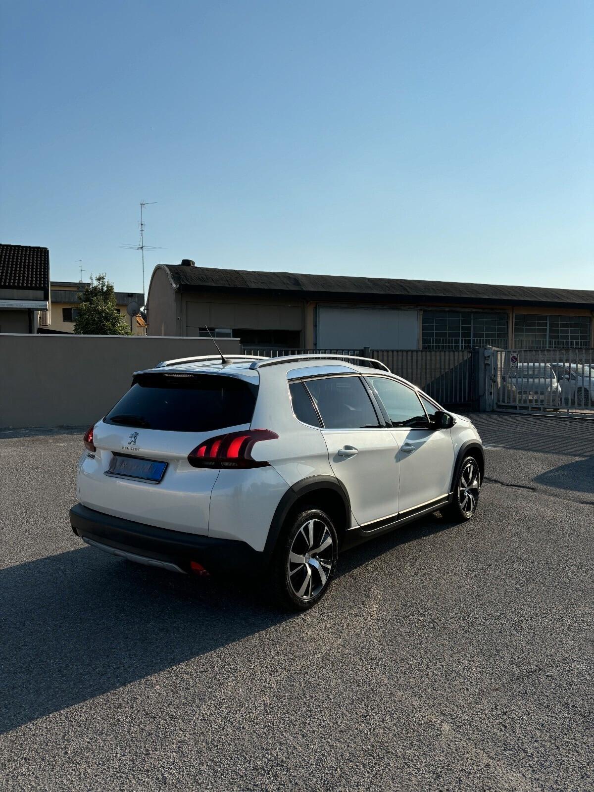 Peugeot 2008 BlueHDi 100 S&S Allure