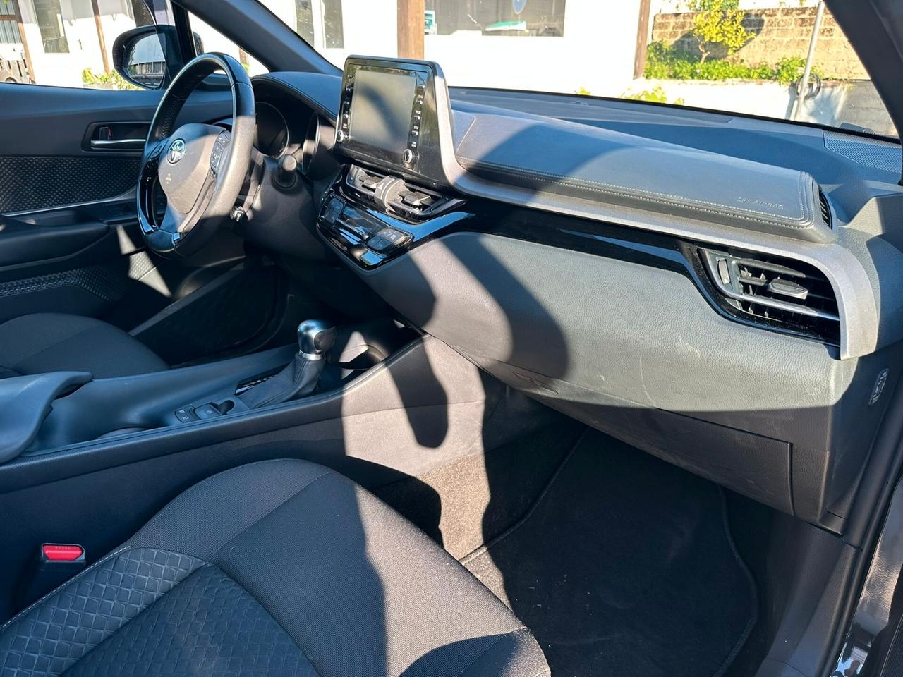 Toyota C-HR 1.8 Hybrid E-CVT Active