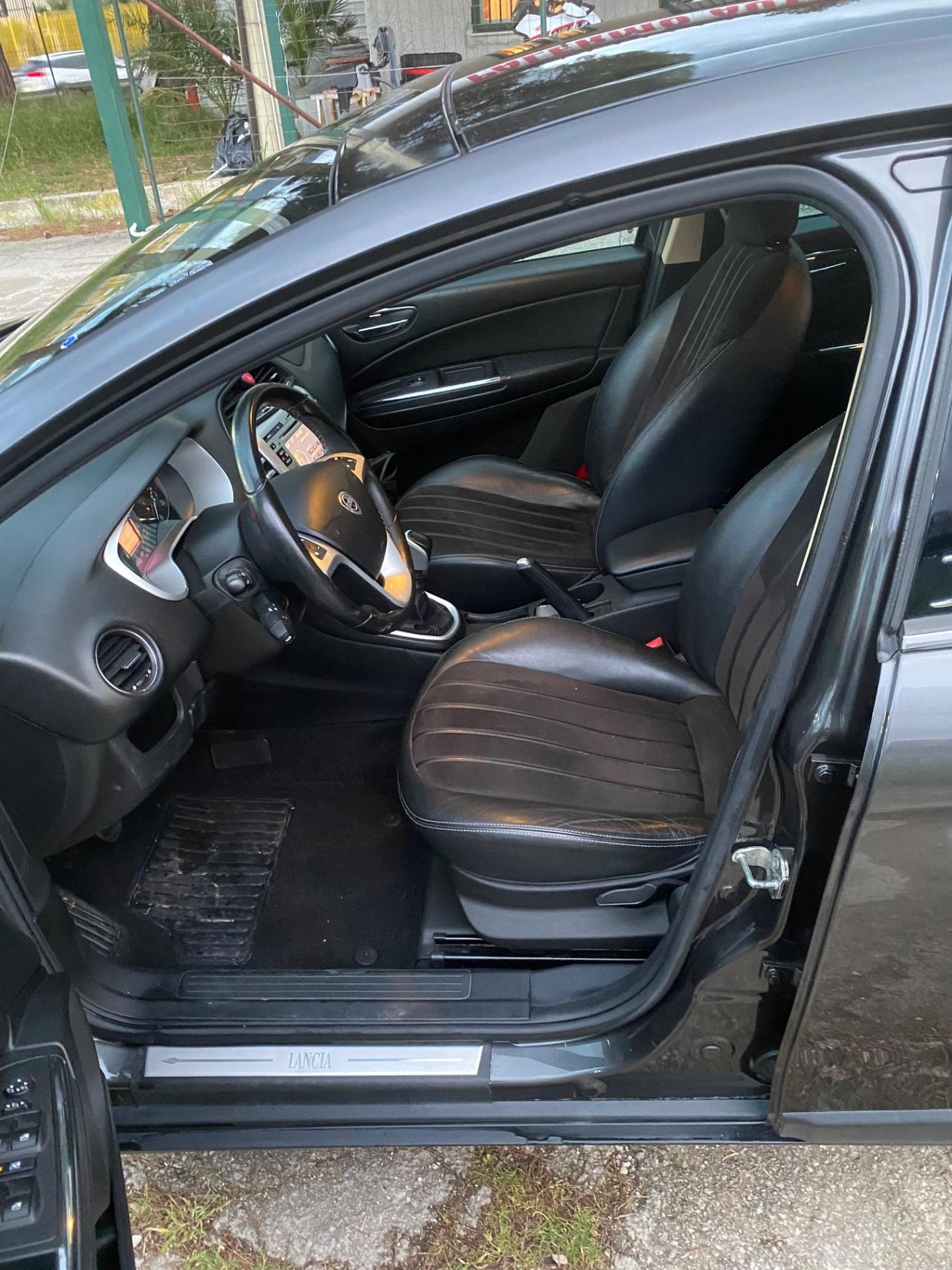 Lancia Delta 1.6 MJT DPF 105 CV Silver