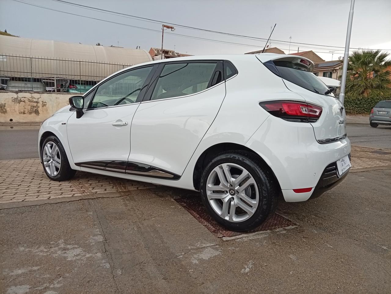 Renault Clio dCi 8V 75 CV 5 porte Moschino Zen