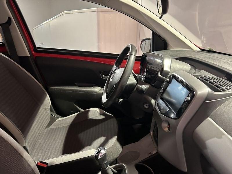 Toyota Aygo Connect 1.0 VVT-i 72 CV 5 porte x-play + CERCHI IN LEGA