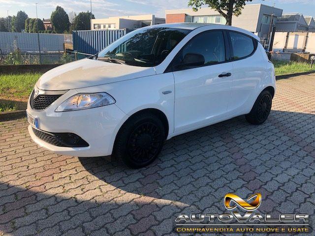 LANCIA Ypsilon 1.0 FireFly 5 porte S&S Hybrid Ecochic Silver