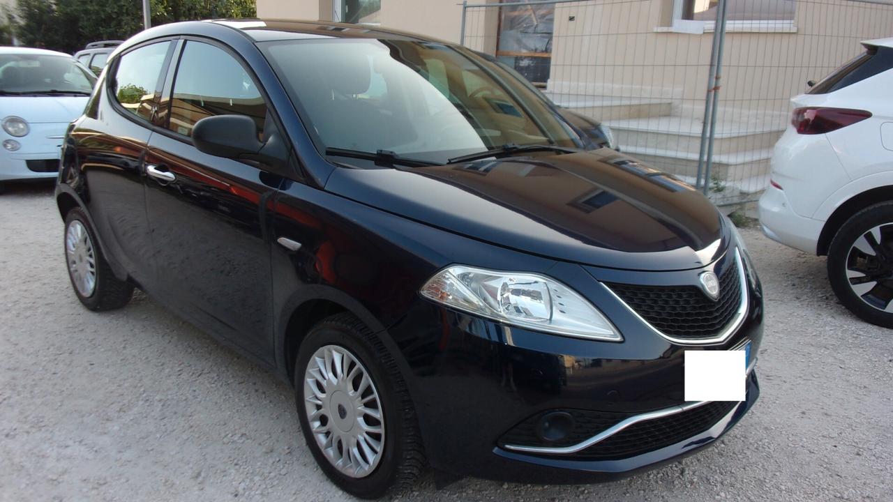 Lancia Ypsilon 1.2 69 CV 5 porte Gold