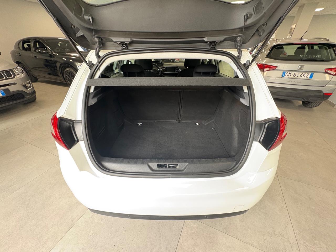 Peugeot 308 1.2 benzina 110cv 2016 neopatentati