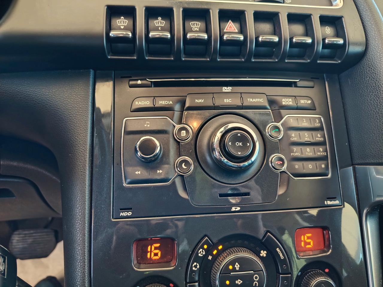 Peugeot 3008 HYbrid4 diesel full opt.