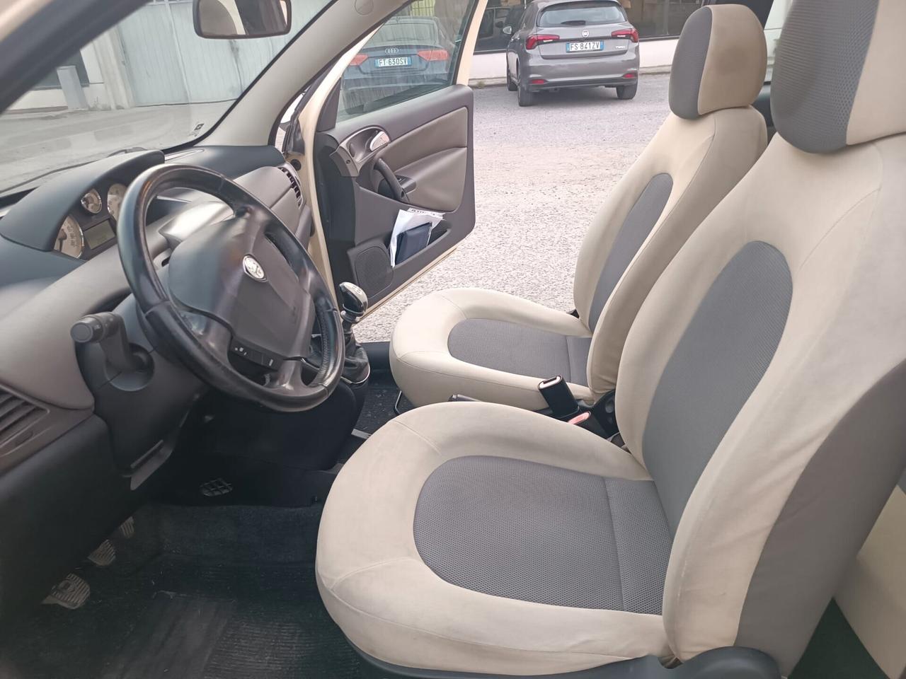 Lancia Ypsilon 2006---1.2 Benzina Neopatentati