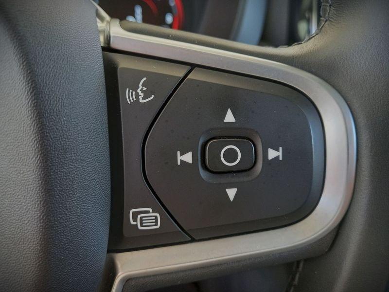 Volvo XC60 B4 197+14 CV AWD Automatica NAVI LED Momentum Pro