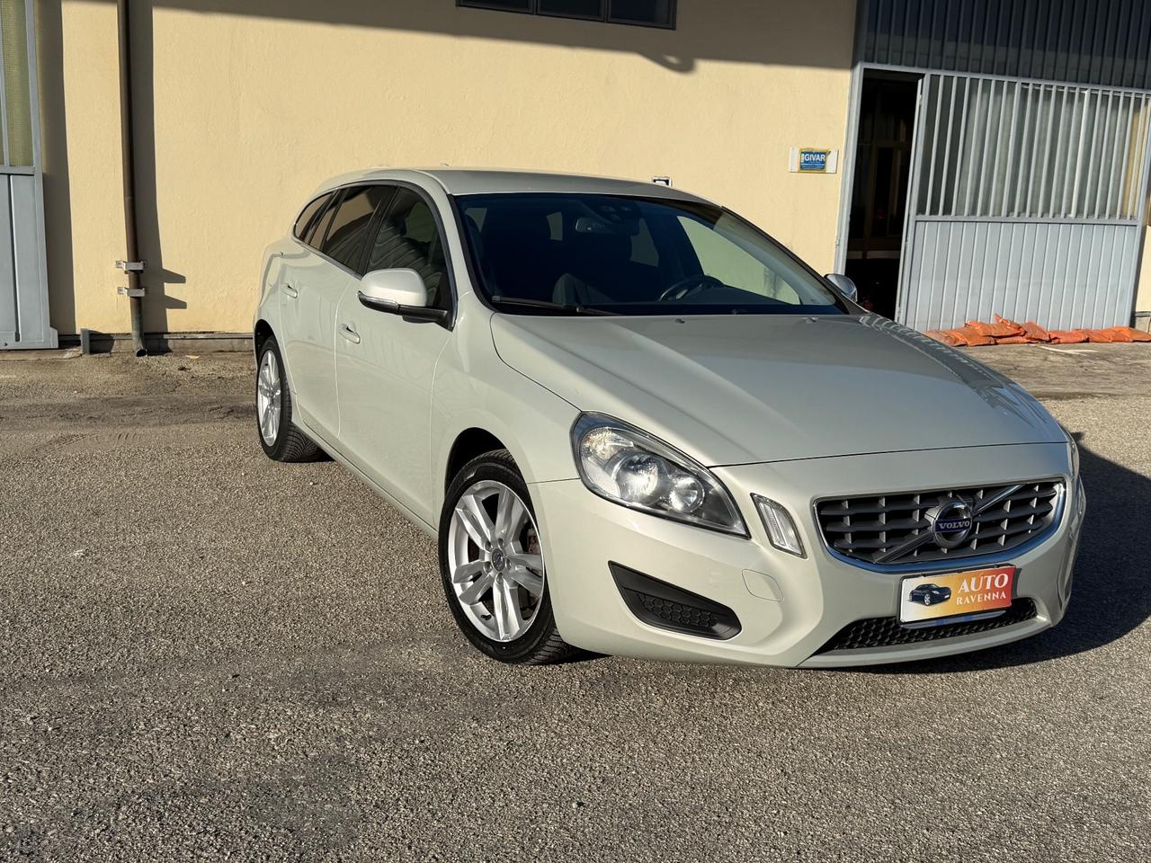 Volvo V60 D3 163CV R-design 2012