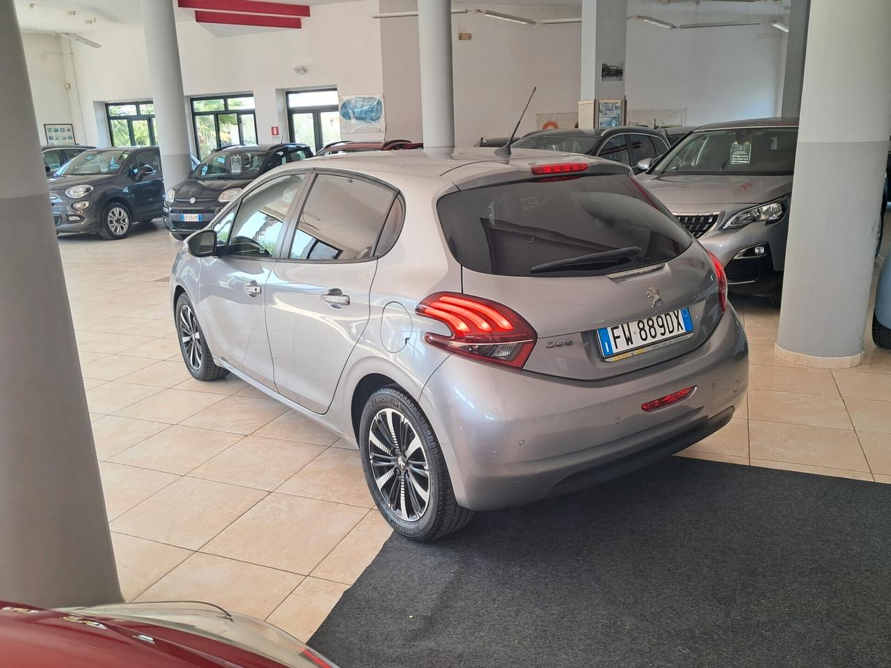 Peugeot 208 PureTech 82 Stop&Start 5 porte Signature