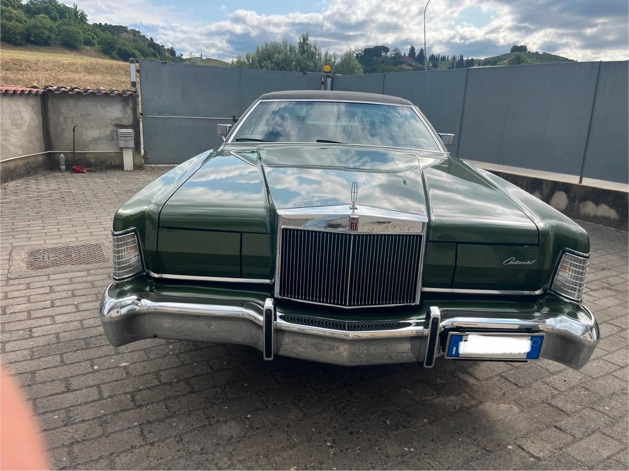 Lincoln Continental Mark IV