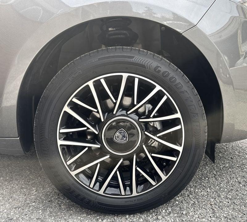 Lancia Ypsilon 1.0 FireFly 5 porte S&S Hybrid Platino
