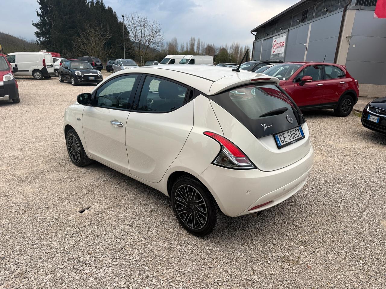 Lancia Ypsilon 1.0 FireFly Hybrid Ecochic Gold 50.000 KM