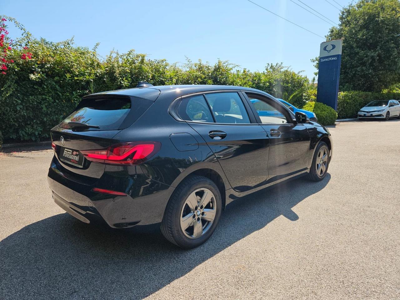 Bmw 116 116d 5p. Business Advantage