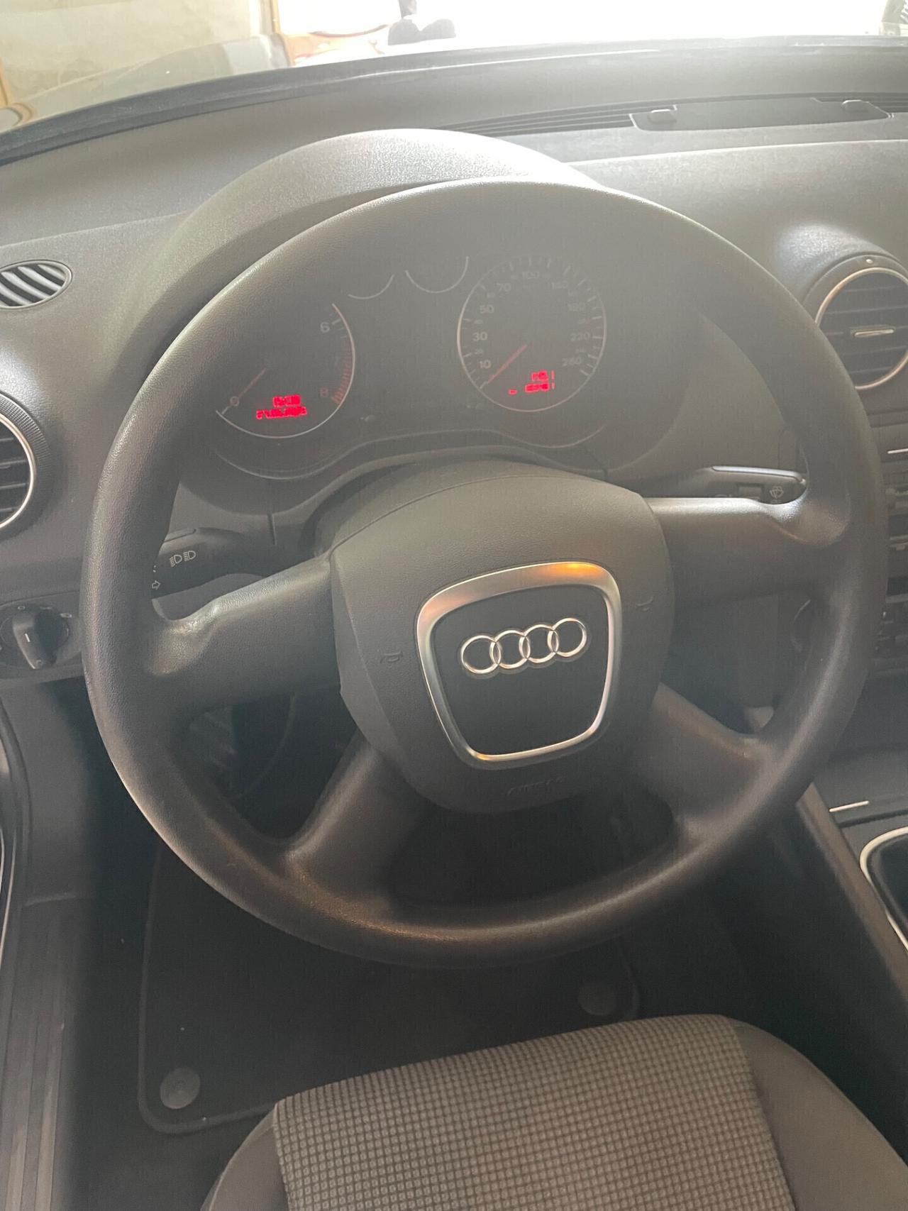 AUDI A3 SPB 1.6 FSI ATTRACTION "MANIACALE"