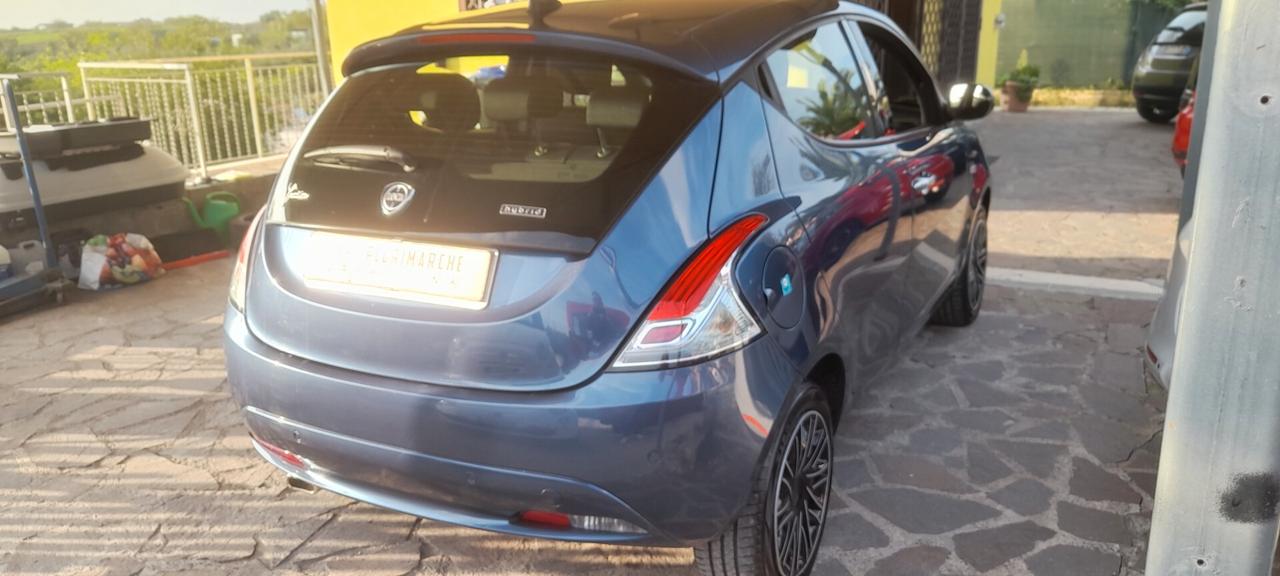 Lancia Ypsilon 1.0 FireFly 5 porte S&S Hybrid Ecochic Gold