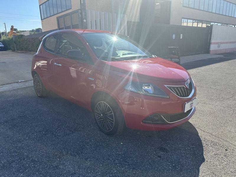 Lancia Ypsilon Ypsilon 1.0 firefly hybrid Silver Plus s&s 70cv