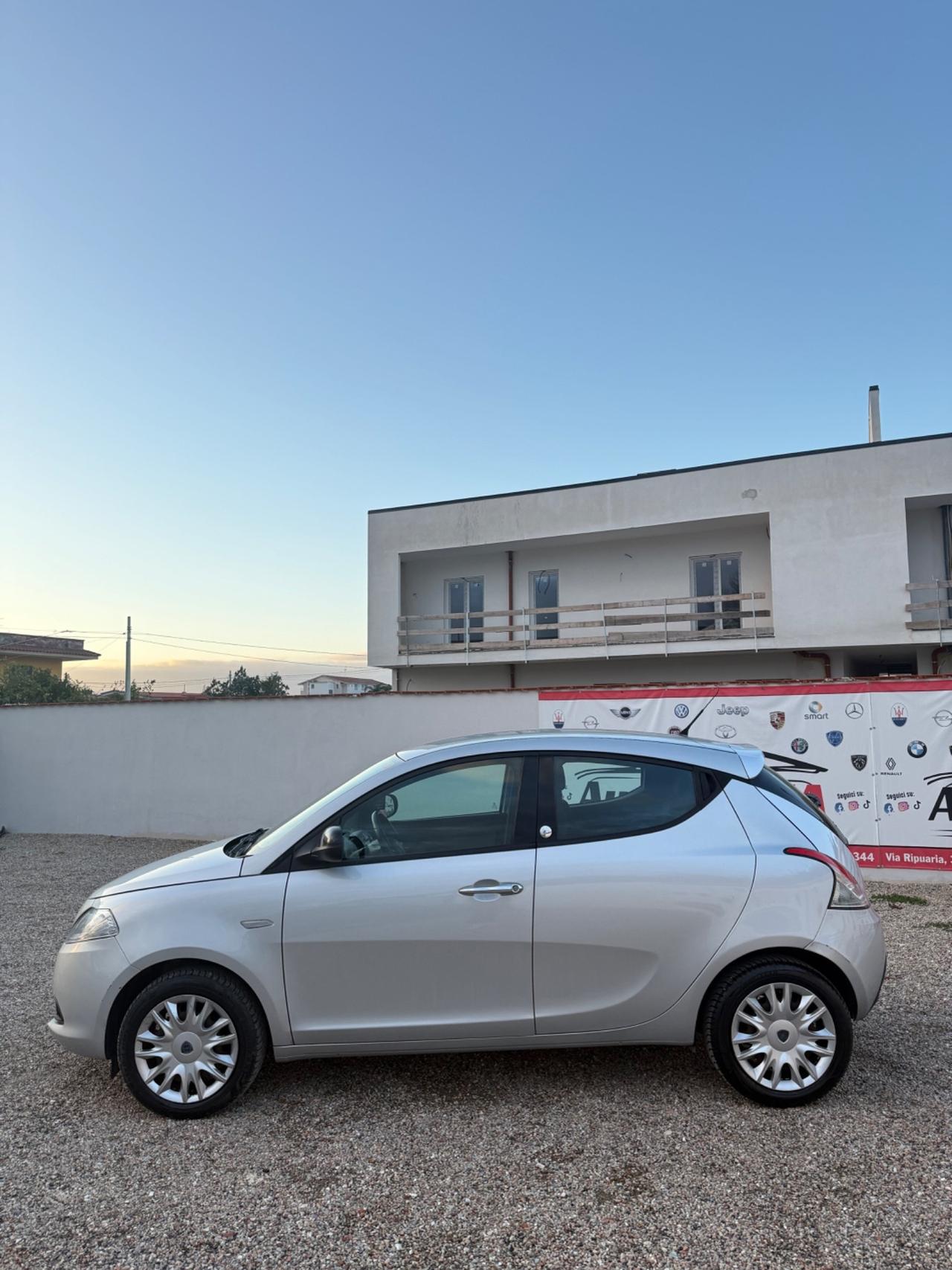 Lancia Ypsilon 1.2 69 CV 5 porte GPL Ecochic Silver