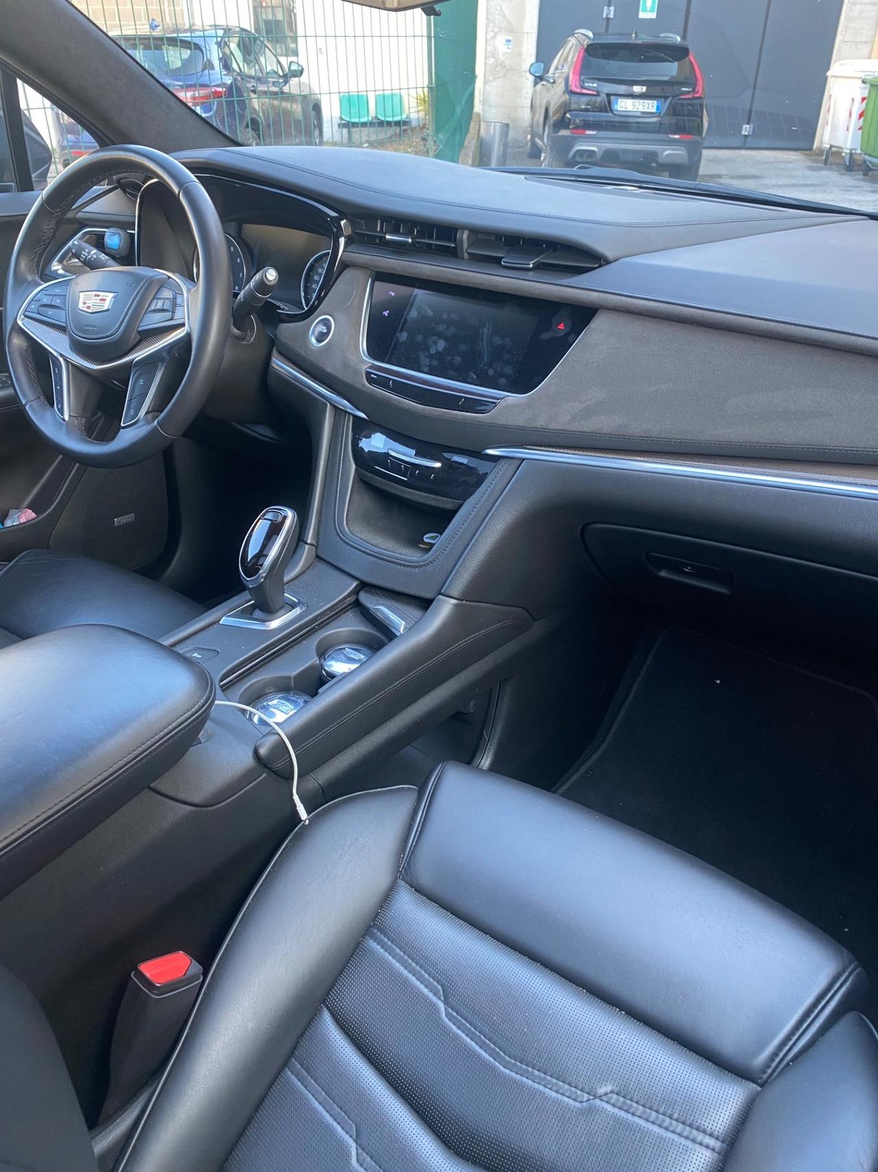 Cadillac XT5 3.6L V6 AWD AT Platinum