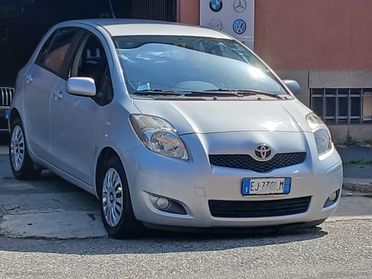 TOYOTA Yaris 1.3 5p. Sol