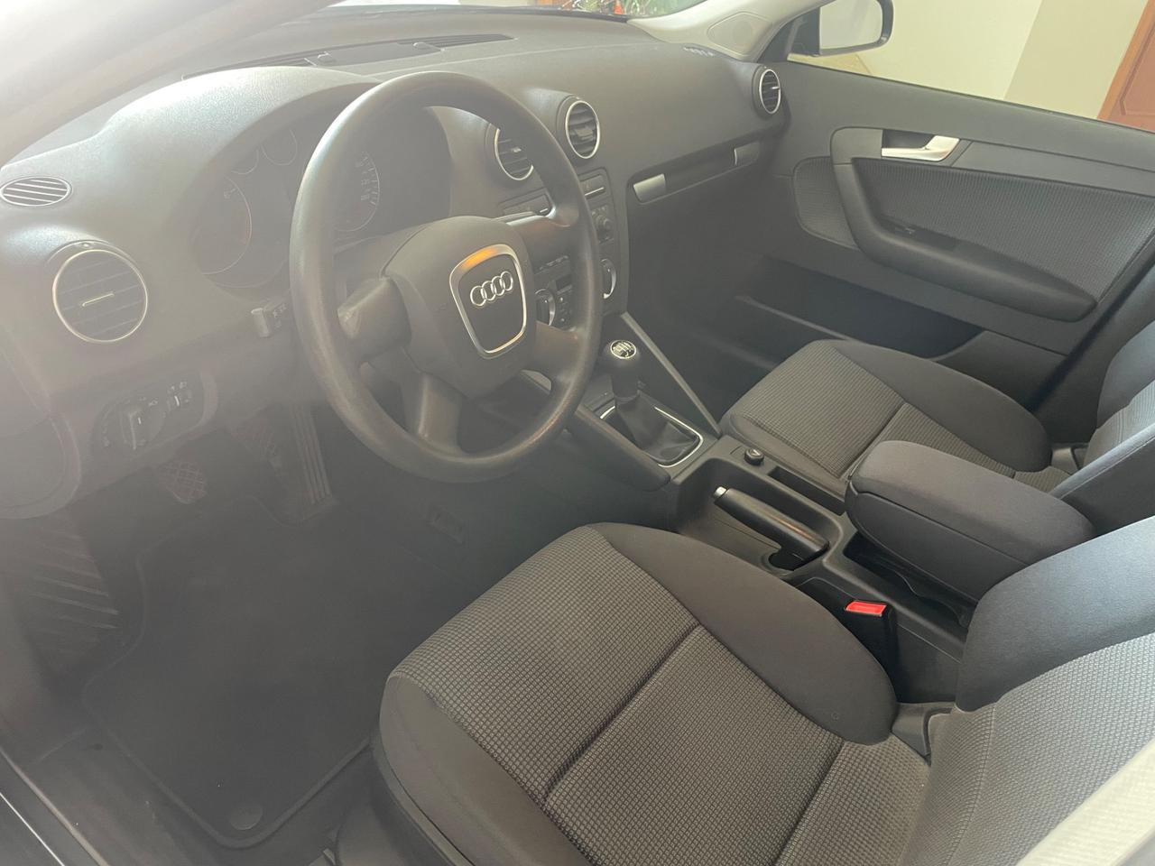 AUDI A3 SPB 1.6 FSI ATTRACTION "MANIACALE"