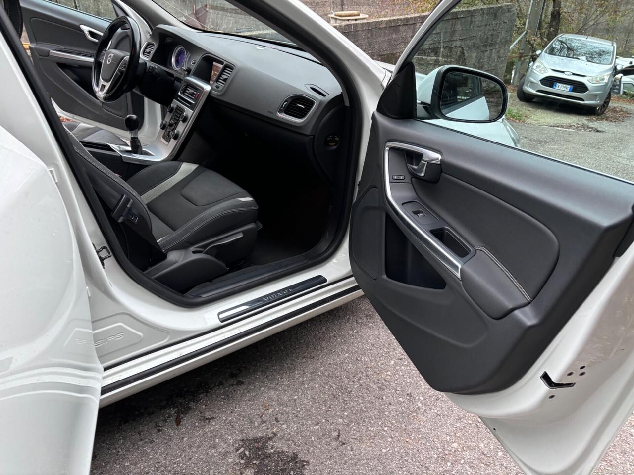 Volvo V60 D3 R-design Kinetic