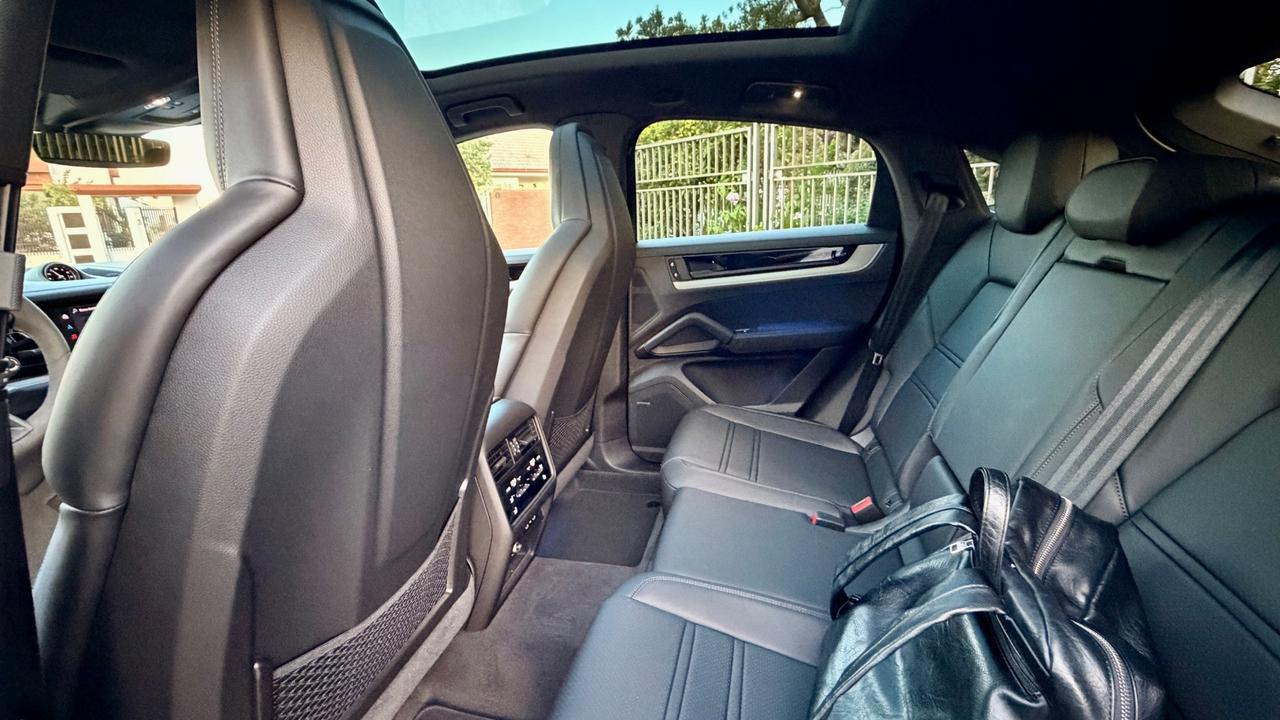 Porsche Cayenne 3.0 V6 E-Hybrid Coupè IVA ESPOSTA ITALIANA