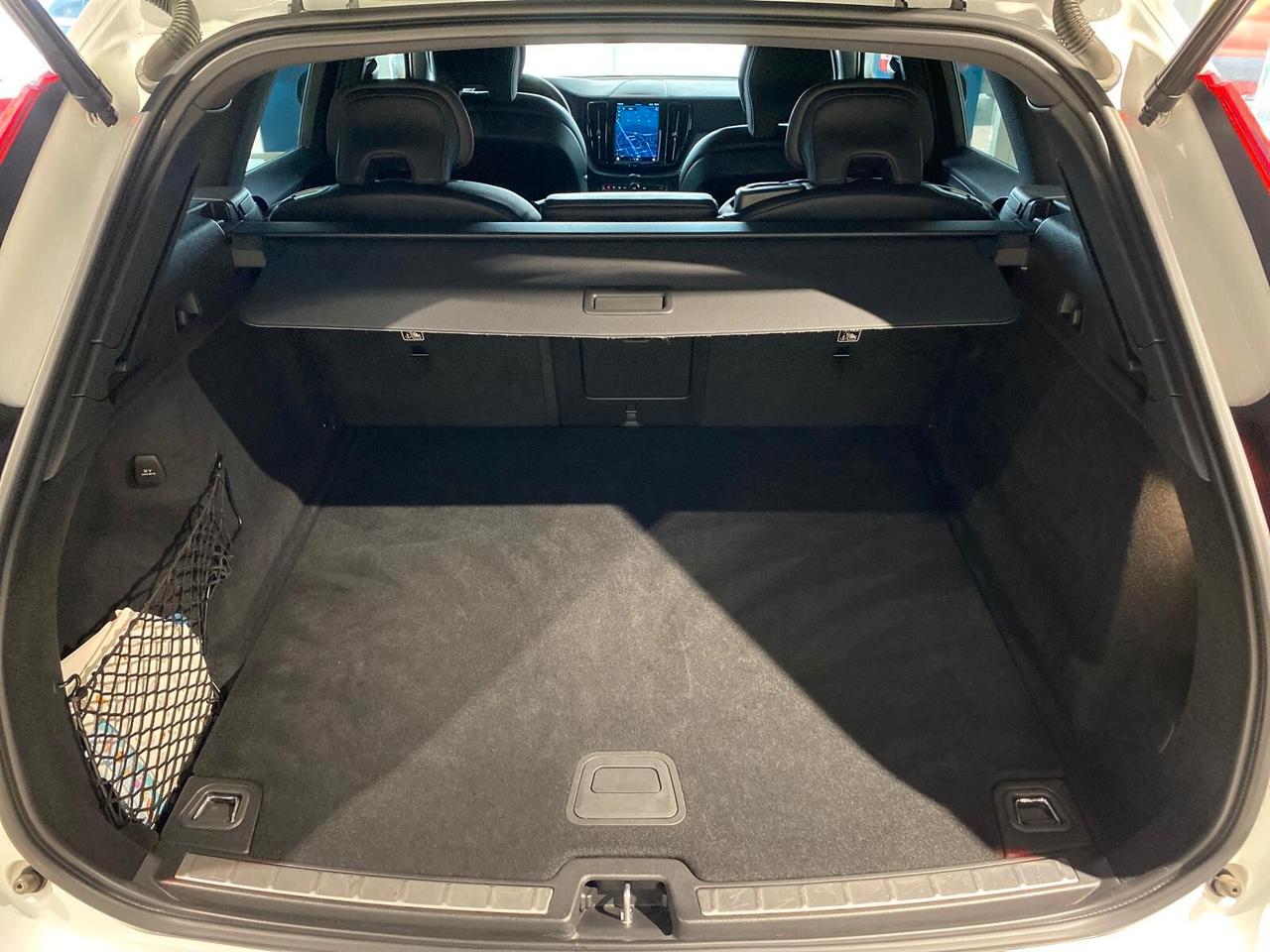 Volvo XC 60 XC60 B4 (d) AWD automatico Plus Dark