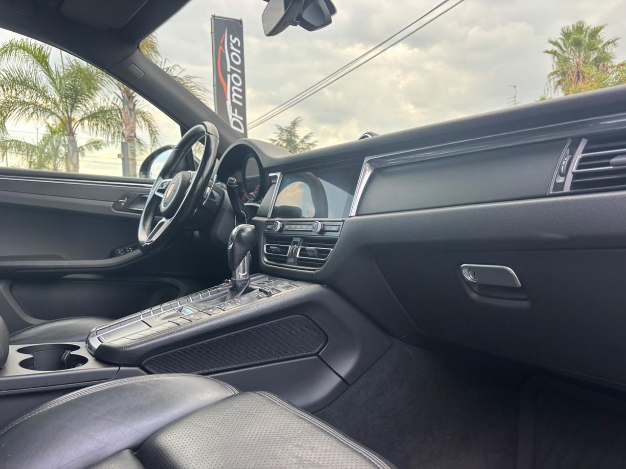 Porsche Macan 2.0-2021