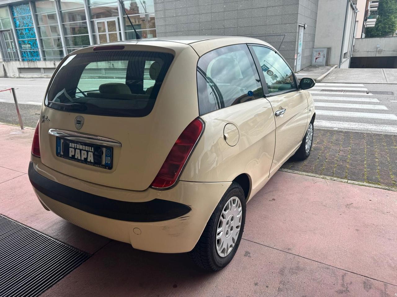 Lancia Ypsilon 1.2 16V Platino