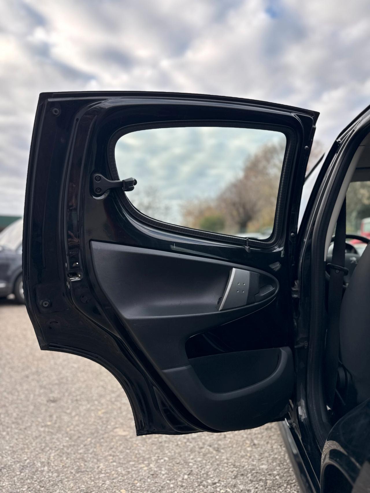 Peugeot 107 1.0 50kW 5P Benz *UNICO PROPRIETARIO*