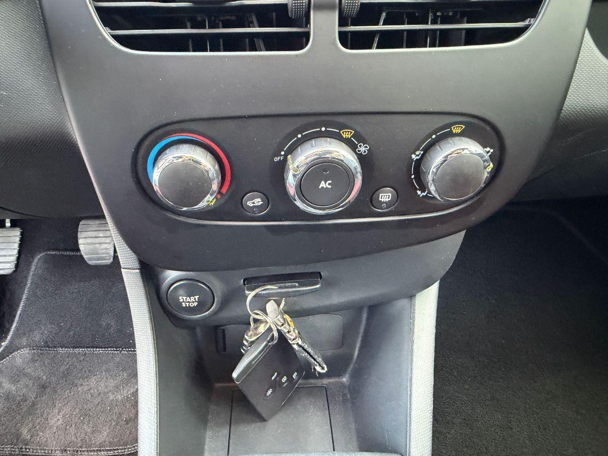 RENAULT - Clio - 1.2 75 CV 5p. Costume National