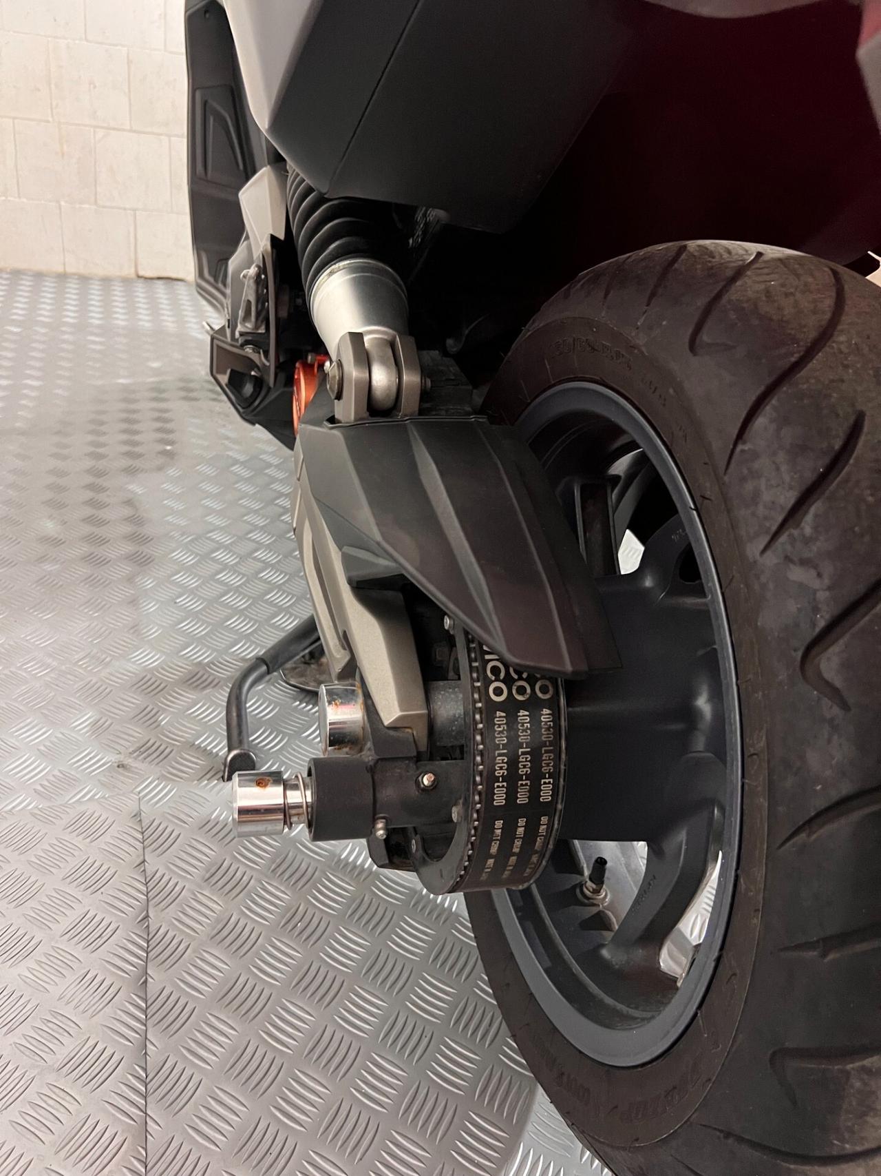 Kymco AK 550