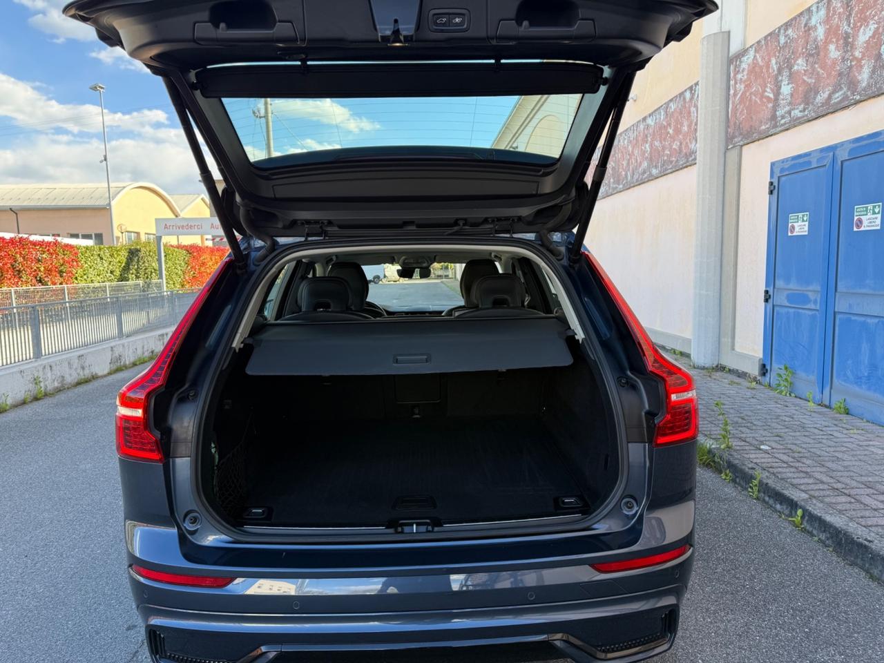 Volvo XC 60 XC60 B4 (d) automatico Plus Dark 2022