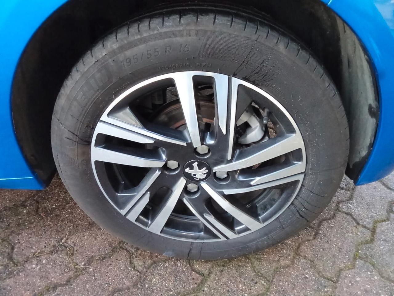 Peugeot 208 PureTech 100 Stop&Start 5 porte Allure