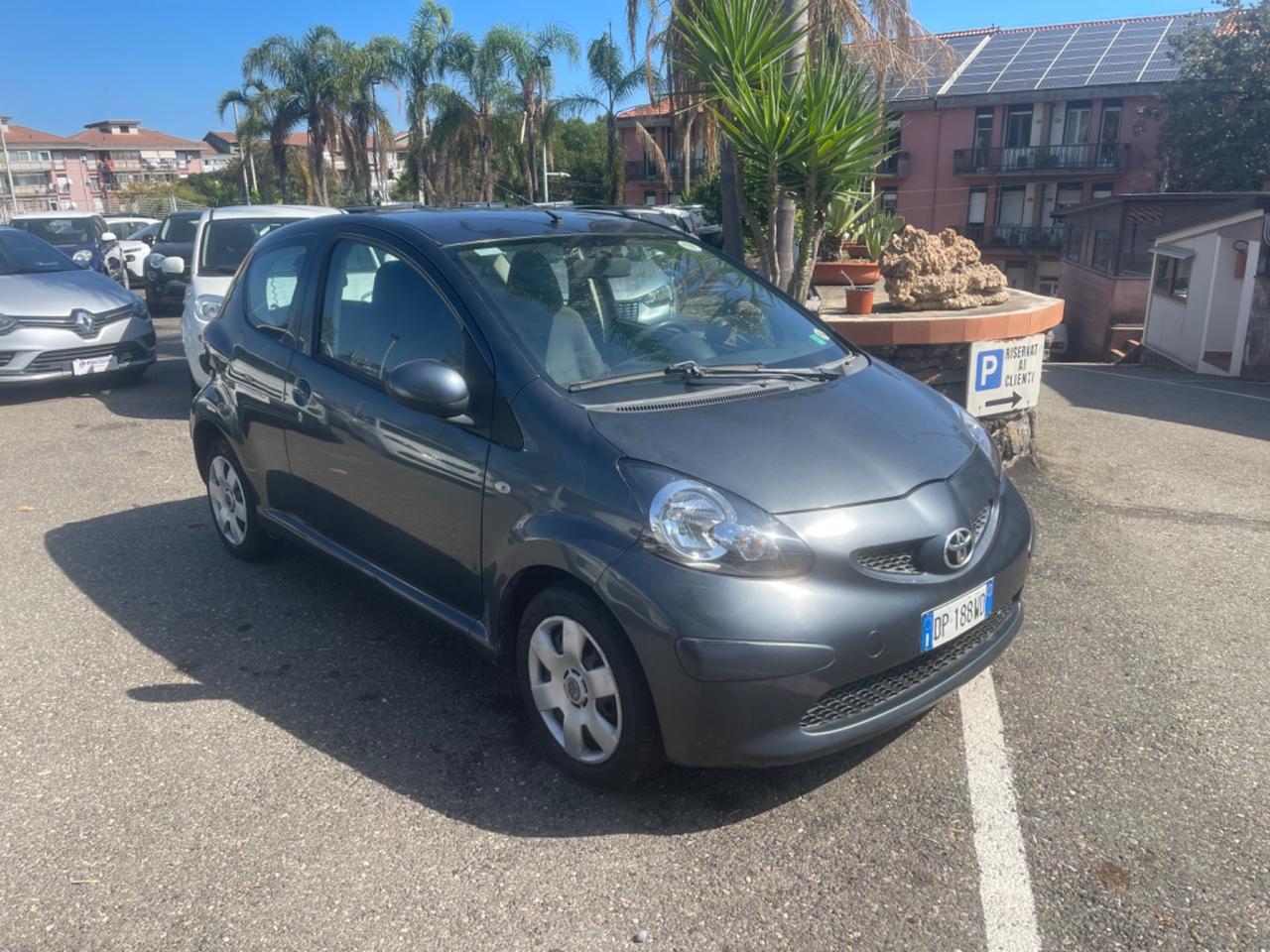 Peugeot 107 e Toyota Aygo vari colori