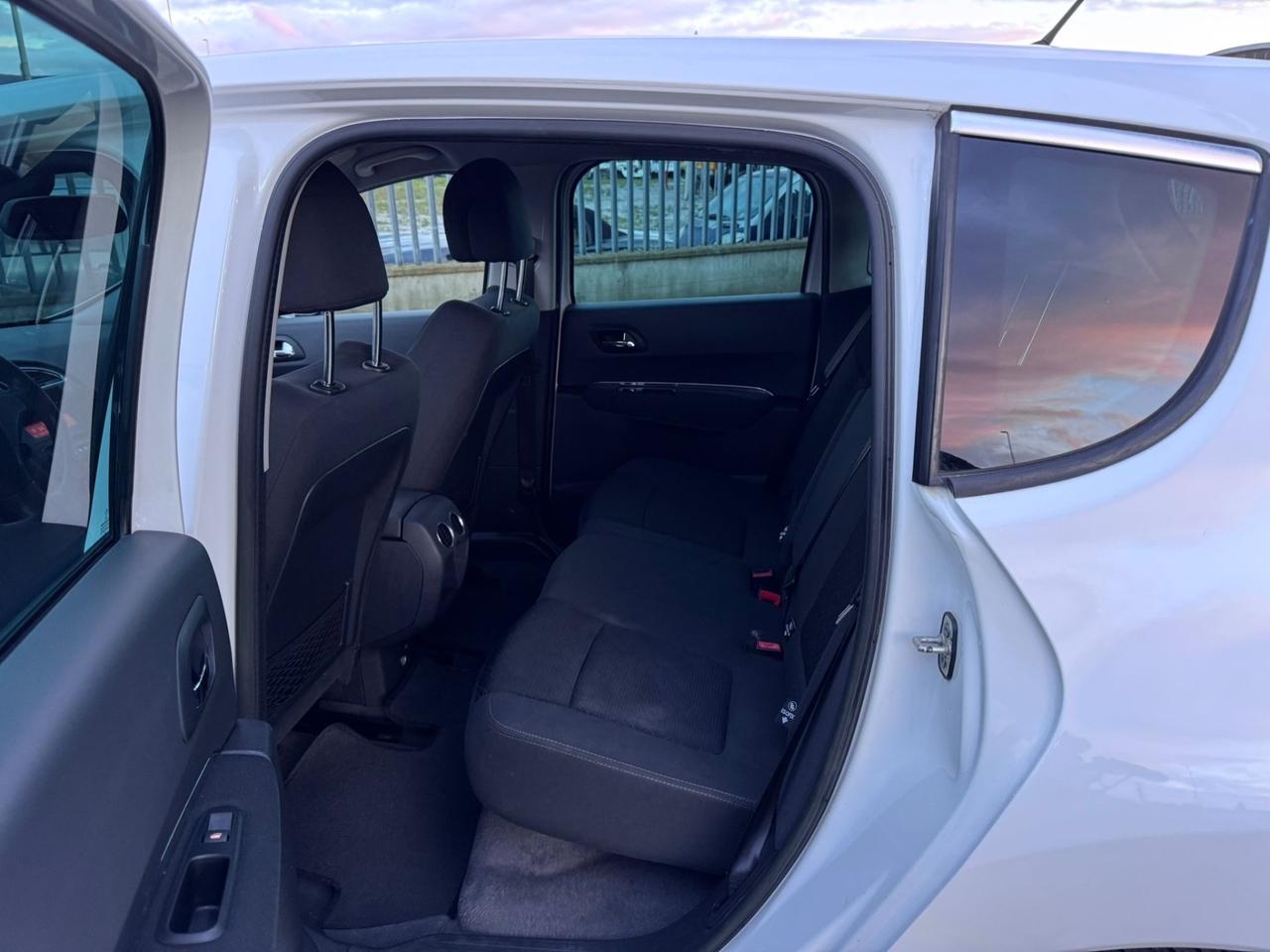 Peugeot 3008 1.6 HDi 115CV Business