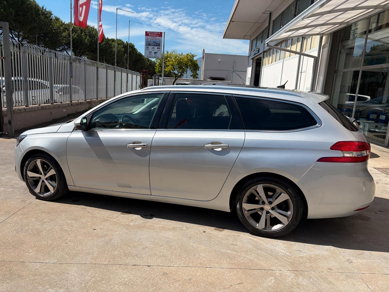 Peugeot 308 BlueHDi 120 S&S SW Allure