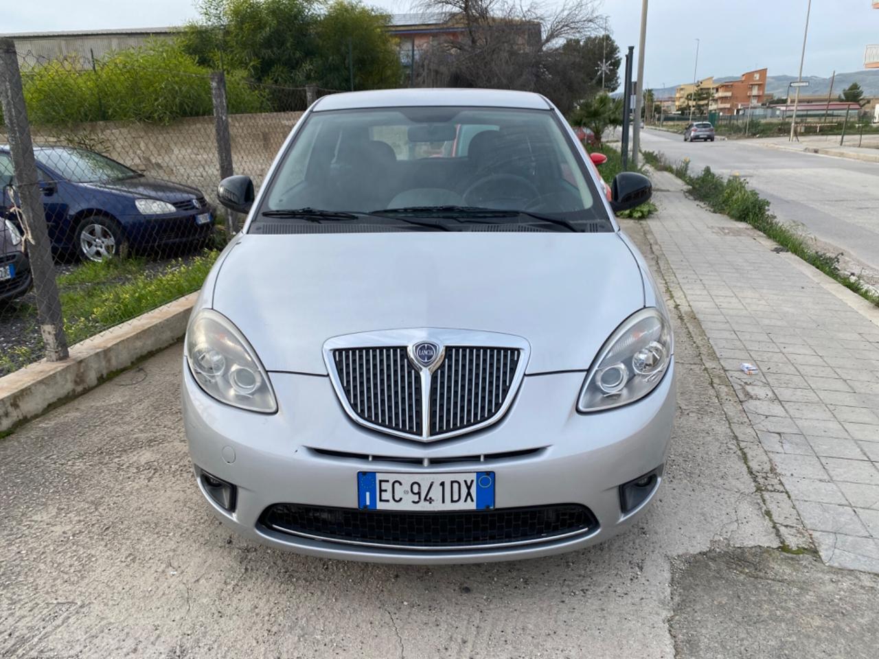 Lancia Ypsilon 1.2 69 CV Unyca