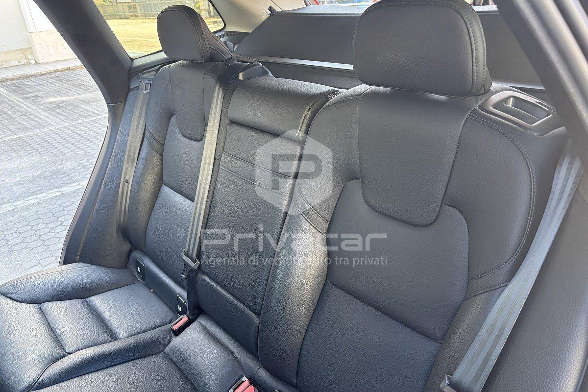 VOLVO XC60 B4 (d) Geartronic Momentum Pro