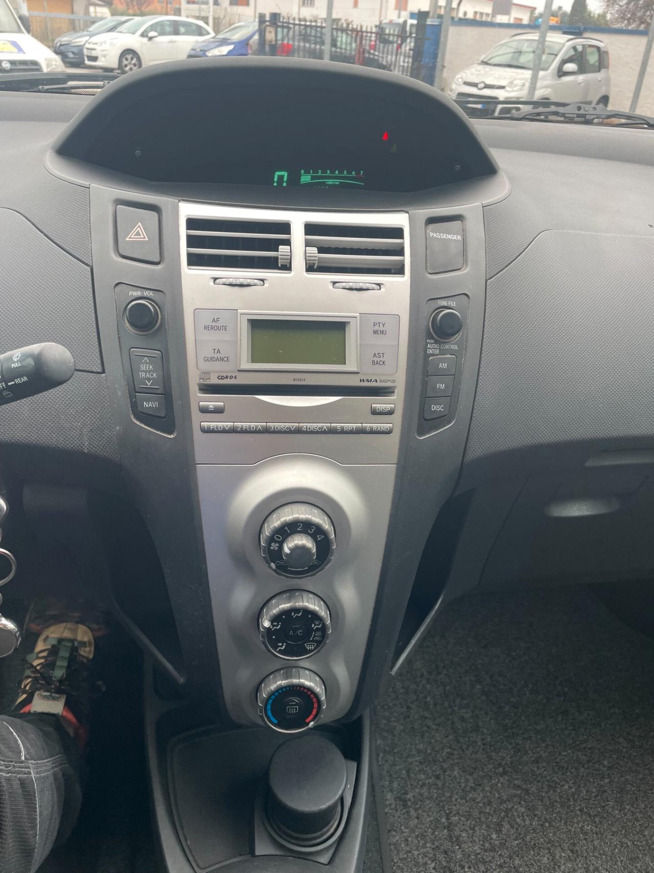 Toyota Yaris 1.0 5 porte