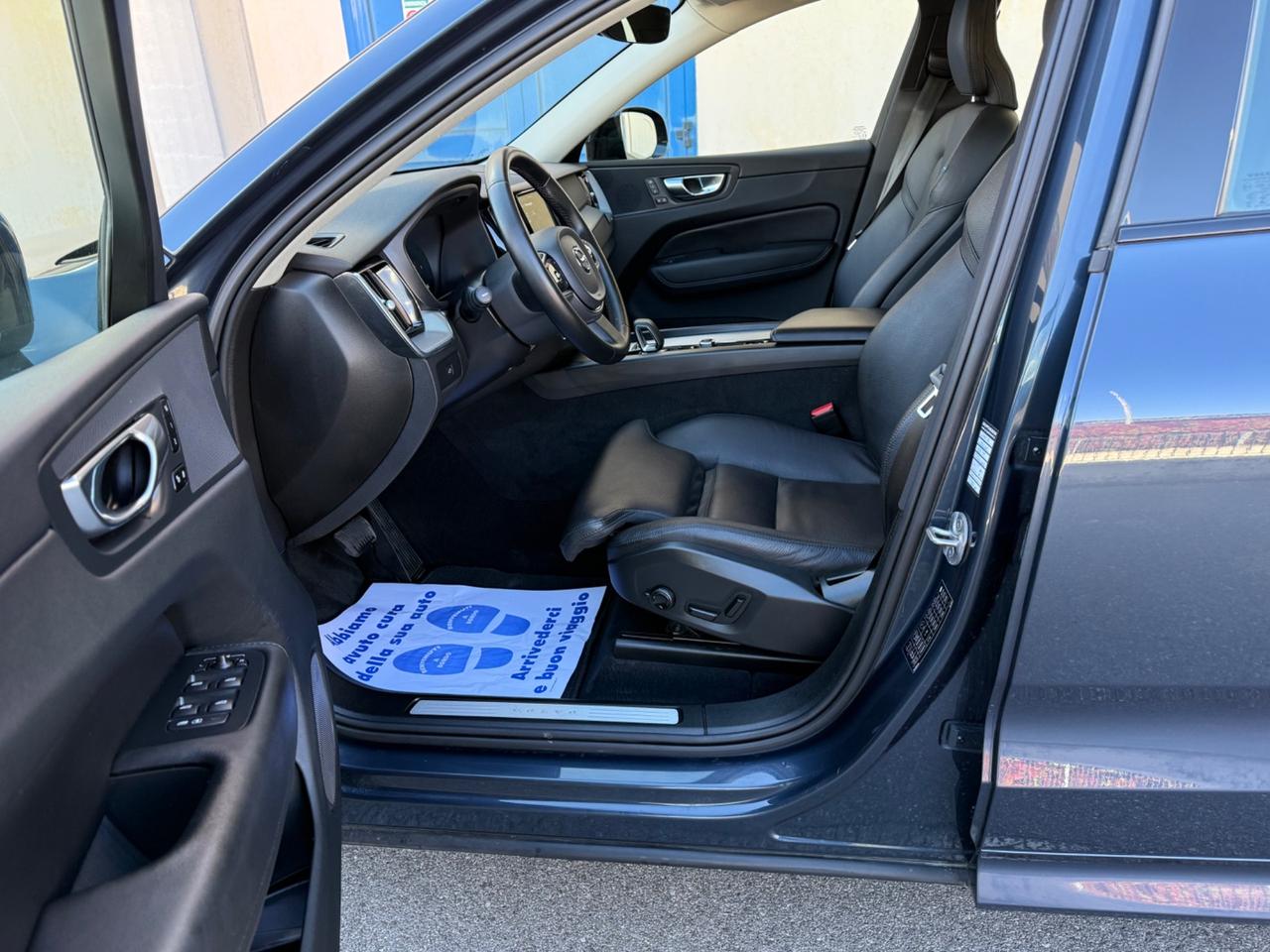 Volvo XC 60 XC60 B4 (d) automatico Plus Dark 2022