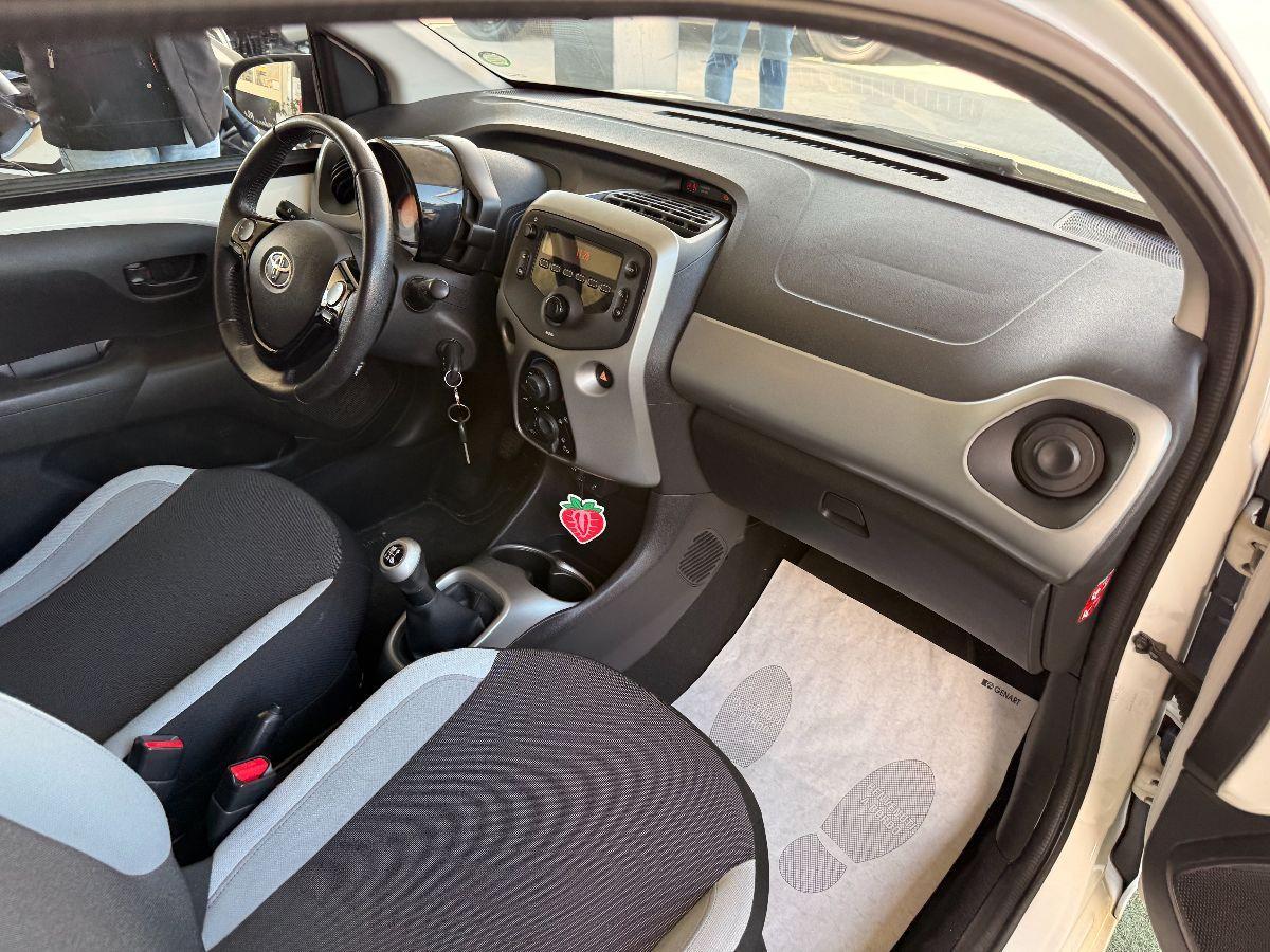 TOYOTA - Aygo 5p 1.0 x-play my15