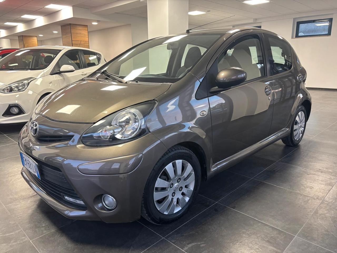 TOYOTA AYGO ANNO 2012 BZ 1.0 ADATTA NEOPATENTATI KM 90 MILA